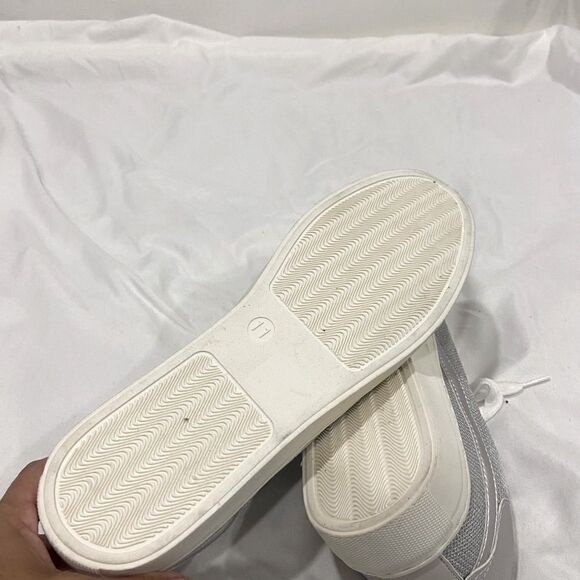 Universal Thread gray Britten classic sneakers with silver accents size … - Picture 7 of 9